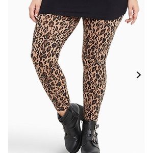 Torrid Premium Leopard leggings size Med large 00